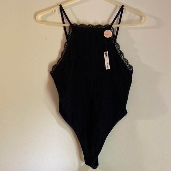 Forever 21 Scalloped Floral Lace-Trim Ribbed Bodysuit - Picture 2 of 6